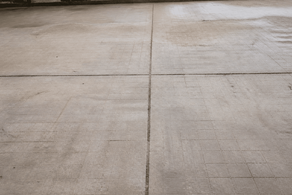 Dalle beton avec joints de retrait et treillis soude visible