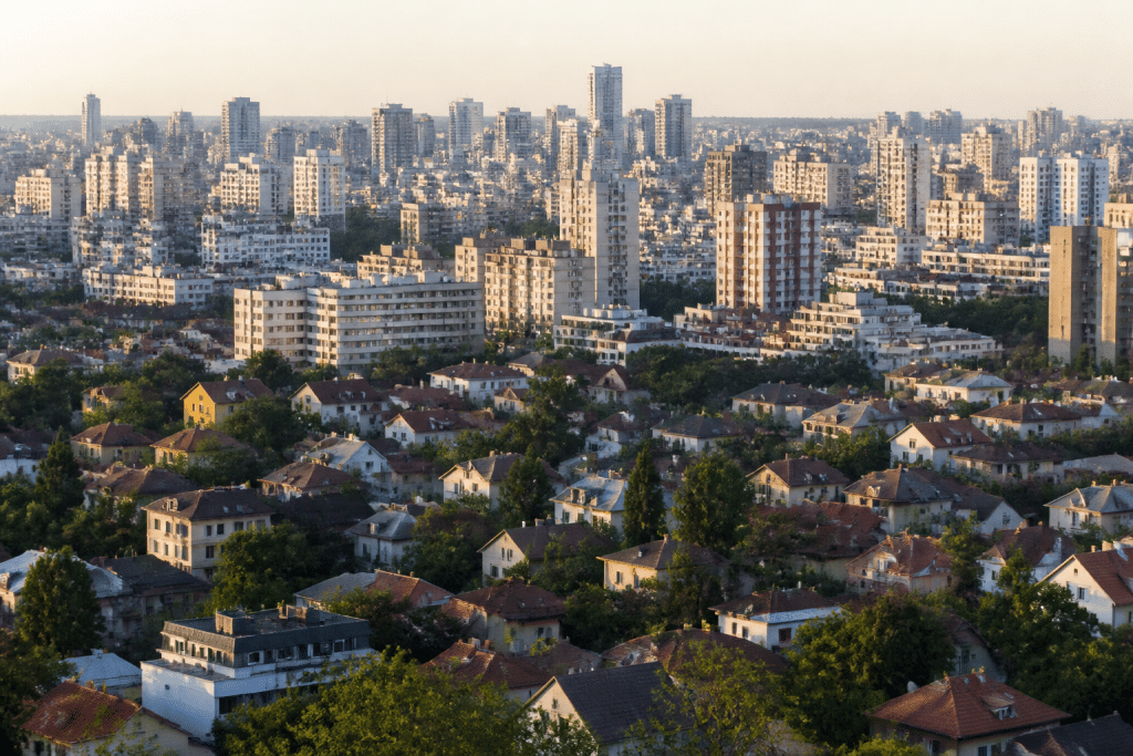 Immeubles densement construits autour centre-ville avec maisons peripheriques