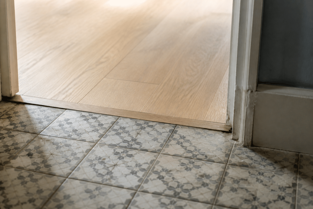 Transition de hauteur entre carrelage ancien et parquet neuf
